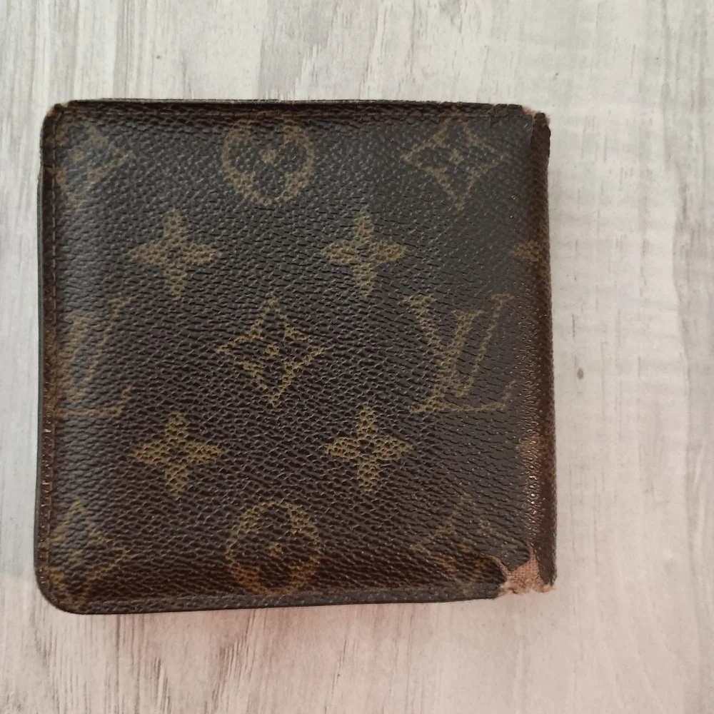 Louis Vuitton Monogram Bi Fold Wallet